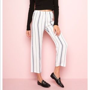 Cute, mid rise, brandy Melville Frankie pants.